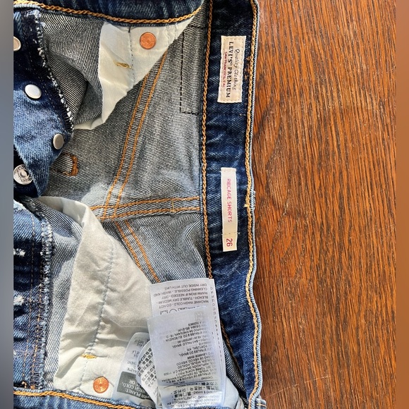 LEVI’S Ribcage Short - Picture 3 of 3